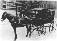 Paard Paddy en de kar waarmee Jim Kraft in 1903 van start ging
